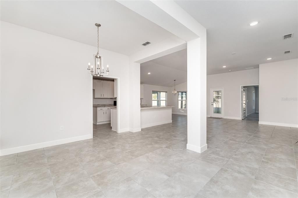 En Venta: $310,000 (3 camas, 2 baños, 1955 Pies cuadrados)