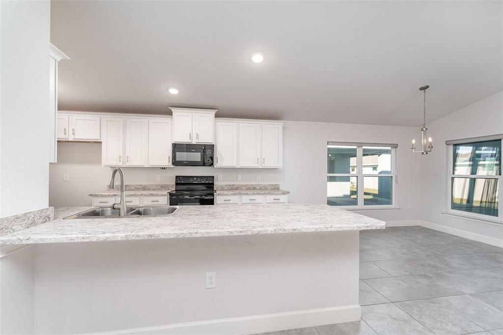 En Venta: $310,000 (3 camas, 2 baños, 1955 Pies cuadrados)