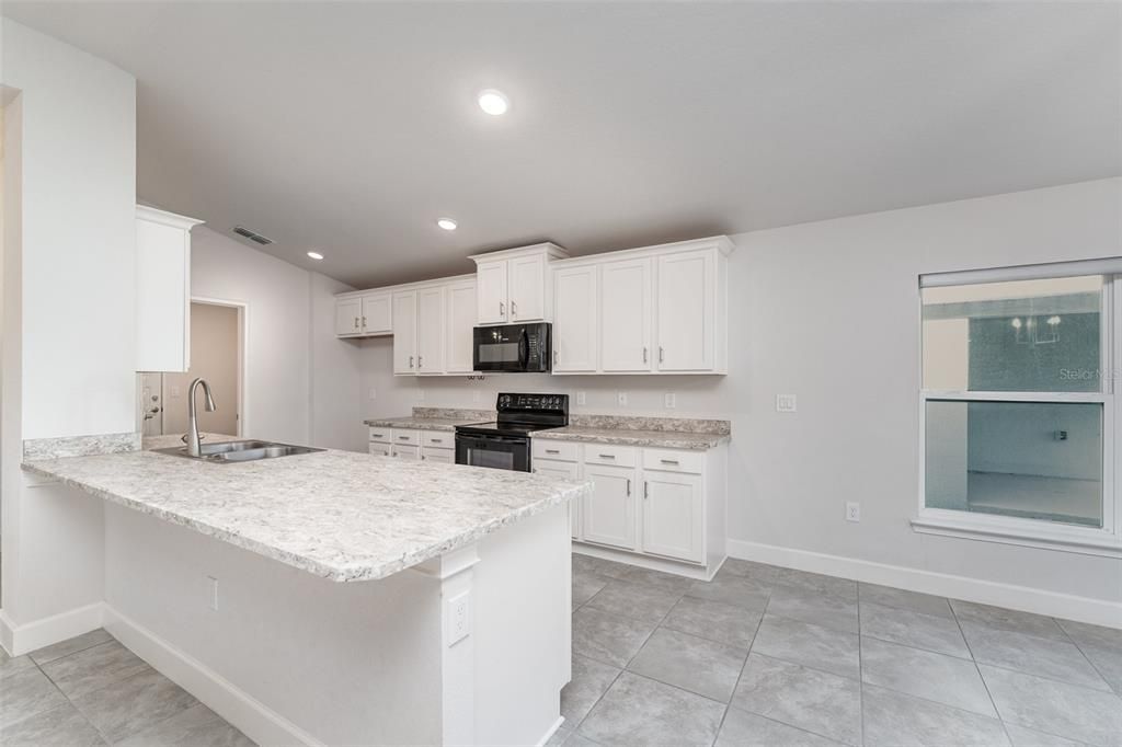 En Venta: $310,000 (3 camas, 2 baños, 1955 Pies cuadrados)