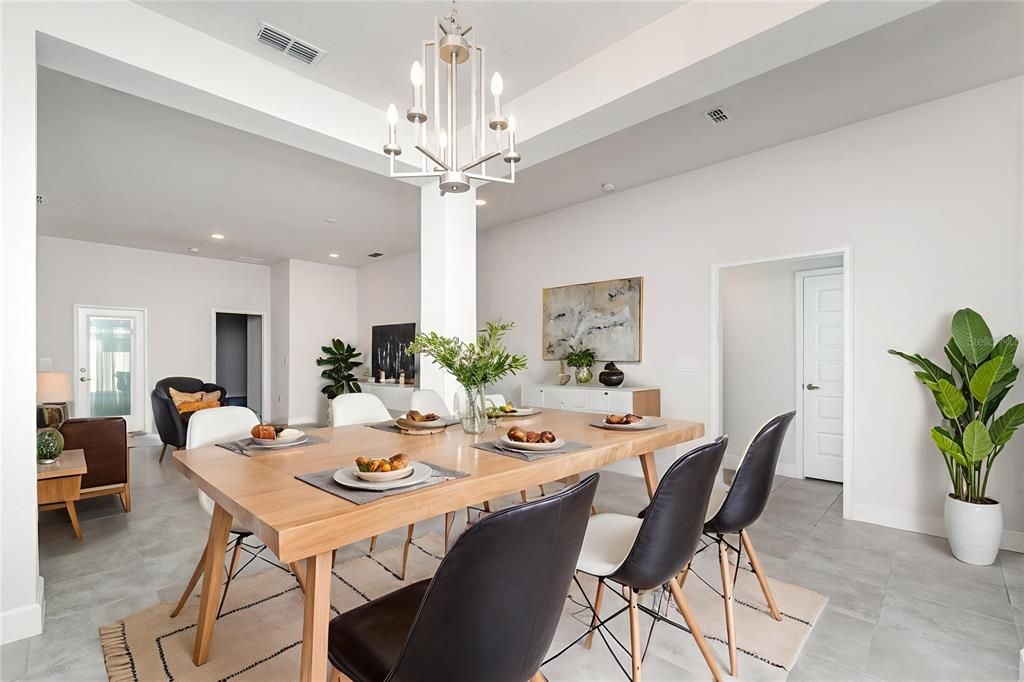 En Venta: $310,000 (3 camas, 2 baños, 1955 Pies cuadrados)