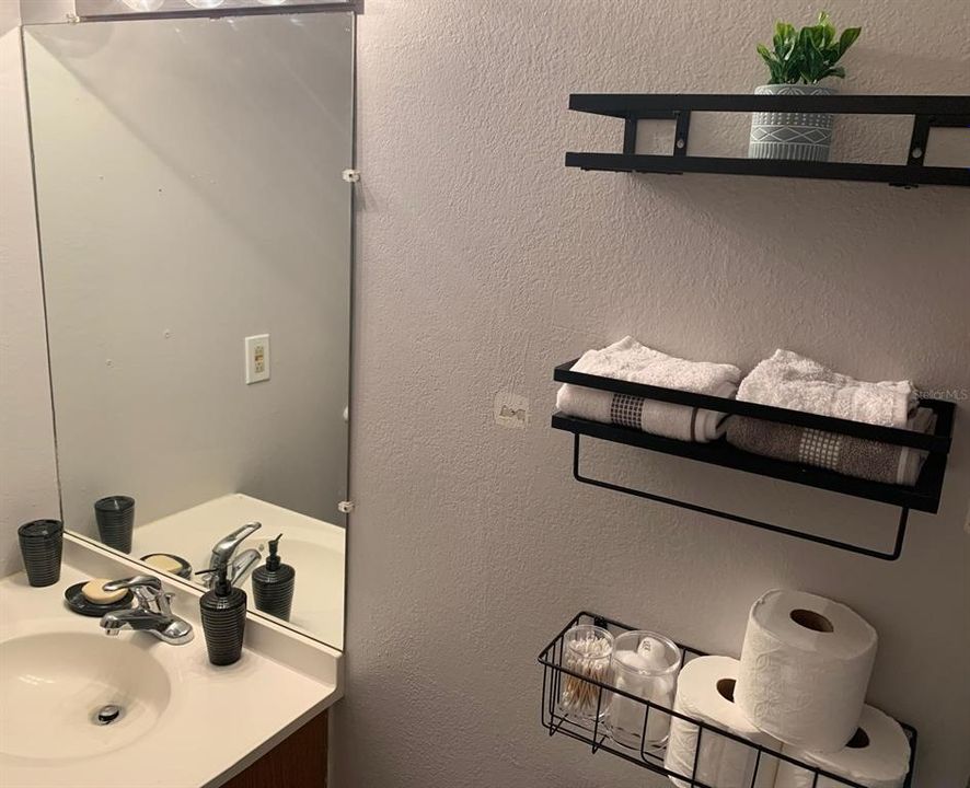 出租: $1,950 (2 贝兹, 2 浴室, 829 平方英尺)