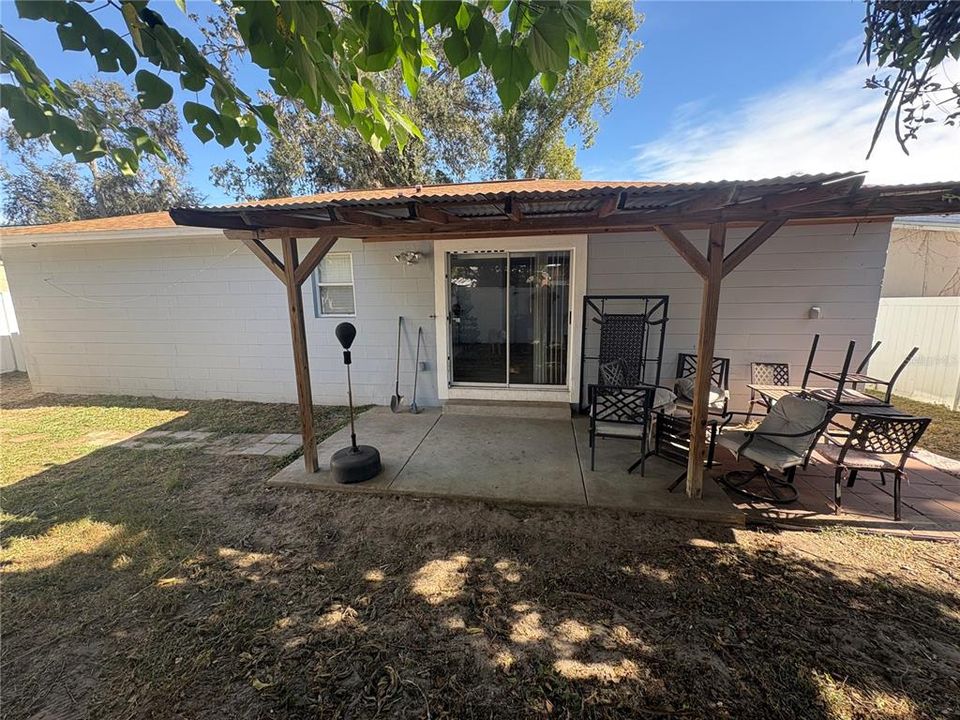 For Sale: $359,900 (3 beds, 2 baths, 1215 Square Feet)