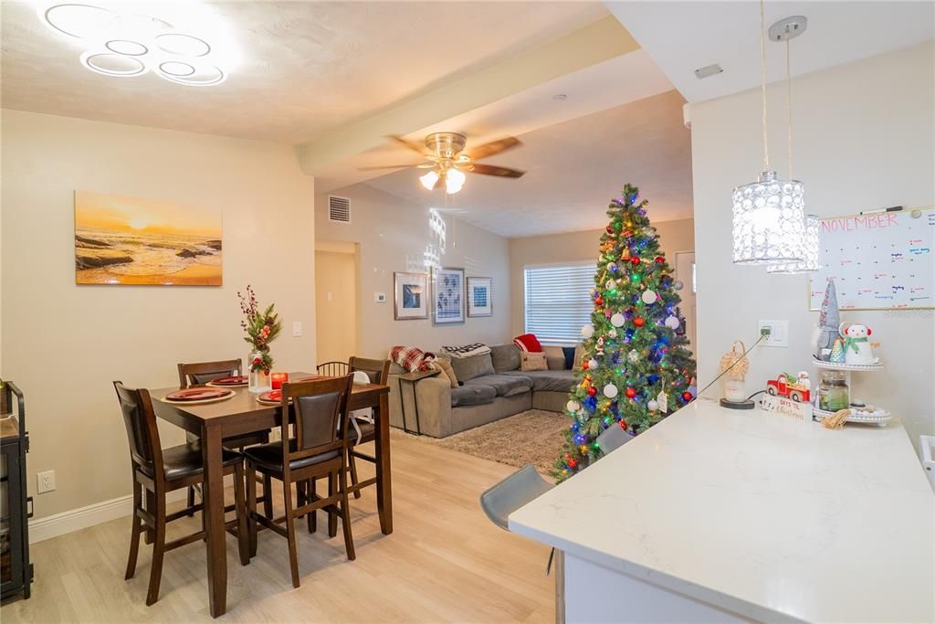 En Venta: $369,900 (3 camas, 2 baños, 1030 Pies cuadrados)