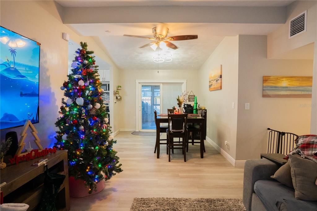 En Venta: $369,900 (3 camas, 2 baños, 1030 Pies cuadrados)