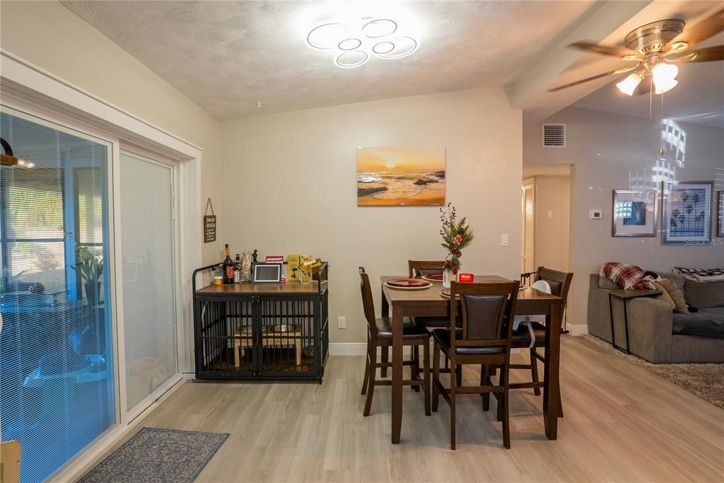 En Venta: $369,900 (3 camas, 2 baños, 1030 Pies cuadrados)