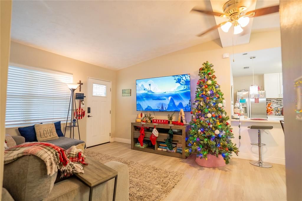 En Venta: $369,900 (3 camas, 2 baños, 1030 Pies cuadrados)