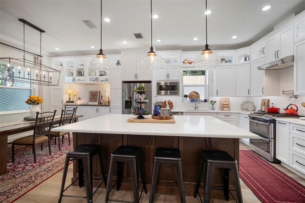 На продажу: $1,500,000 (5 спален, 3 ванн, 3318 Квадратных фут)