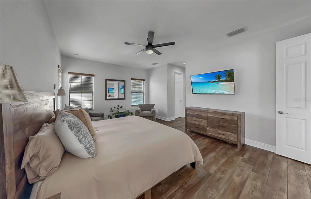 Active With Contract: $439,000 (4 beds, 2 baths, 2100 Square Feet)