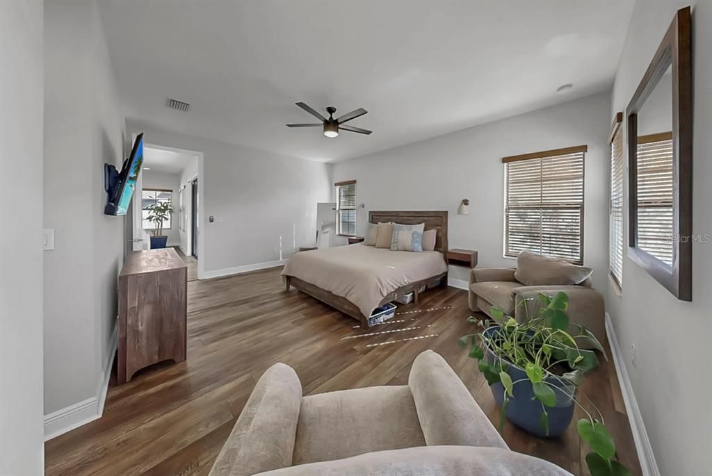 Active With Contract: $439,000 (4 beds, 2 baths, 2100 Square Feet)