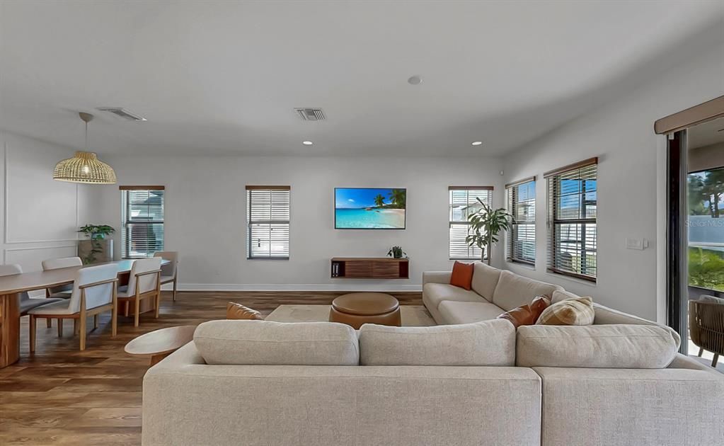 Active With Contract: $439,000 (4 beds, 2 baths, 2100 Square Feet)