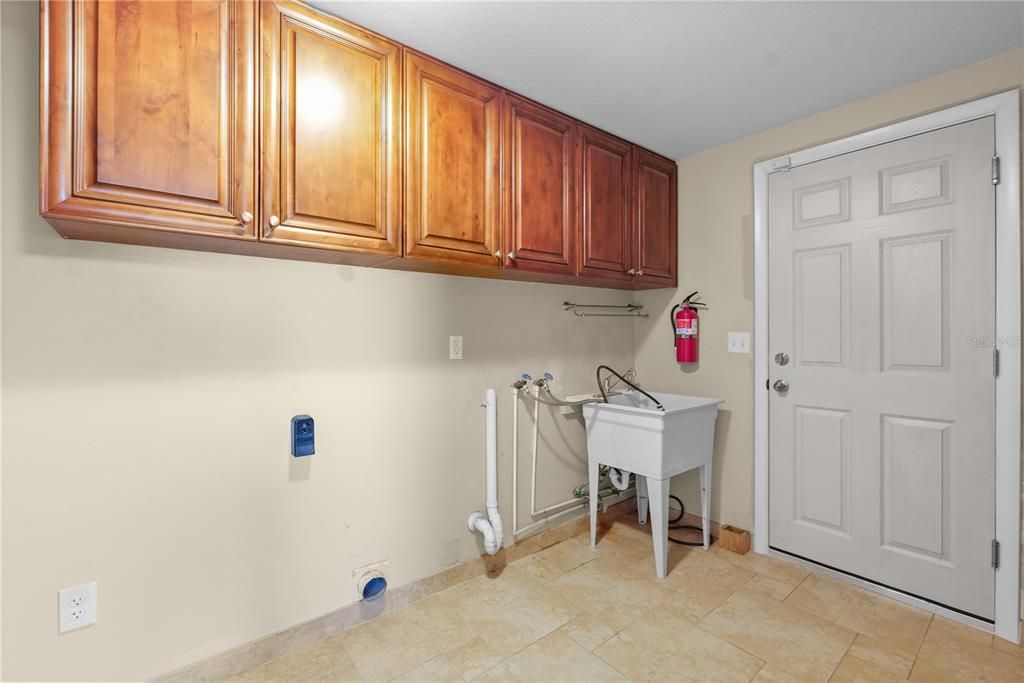 For Sale: $465,000 (4 beds, 2 baths, 1944 Square Feet)