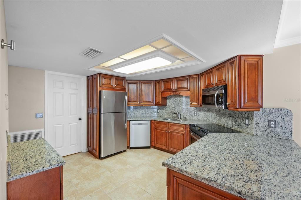 For Sale: $465,000 (4 beds, 2 baths, 1944 Square Feet)