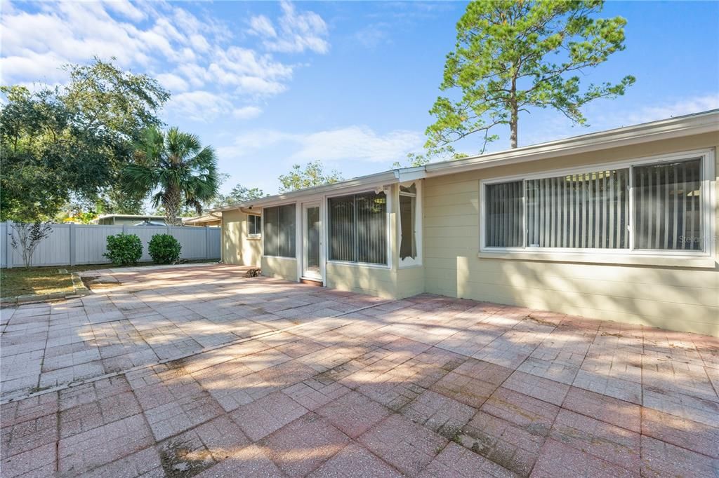 For Sale: $465,000 (4 beds, 2 baths, 1944 Square Feet)