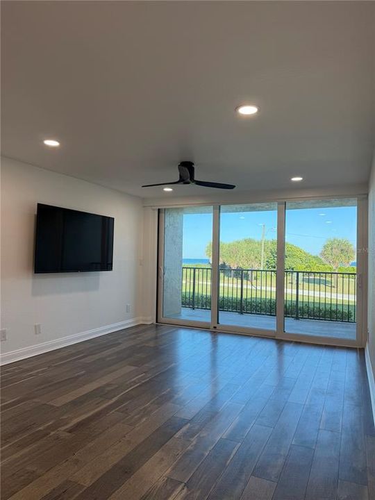 На продажу: $549,000 (2 спален, 2 ванн, 1165 Квадратных фут)