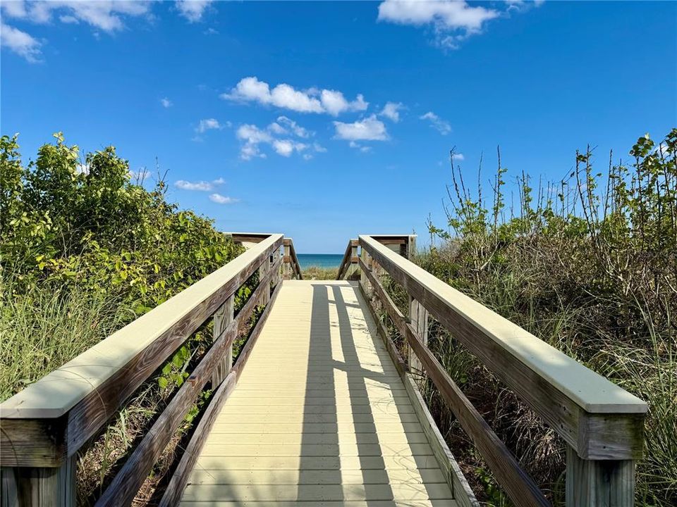 На продажу: $549,000 (2 спален, 2 ванн, 1165 Квадратных фут)