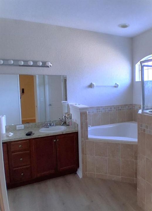 For Sale: $305,000 (4 beds, 2 baths, 1904 Square Feet)