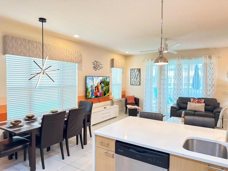 For Sale: $339,000 (3 beds, 3 baths, 1512 Square Feet)