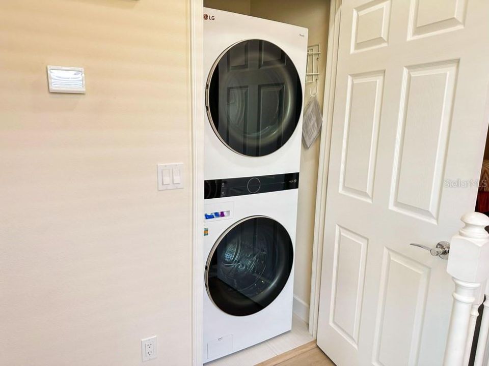 For Sale: $339,000 (3 beds, 3 baths, 1512 Square Feet)