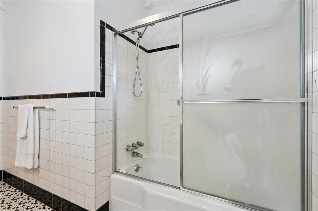 合同活跃: $475,000 (3 贝兹, 2 浴室, 2250 平方英尺)