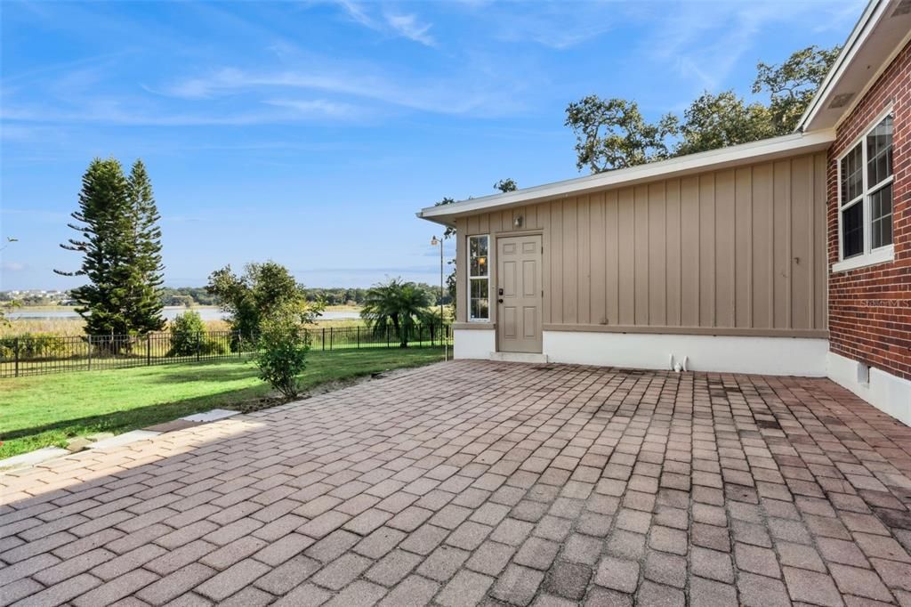 合同活跃: $475,000 (3 贝兹, 2 浴室, 2250 平方英尺)