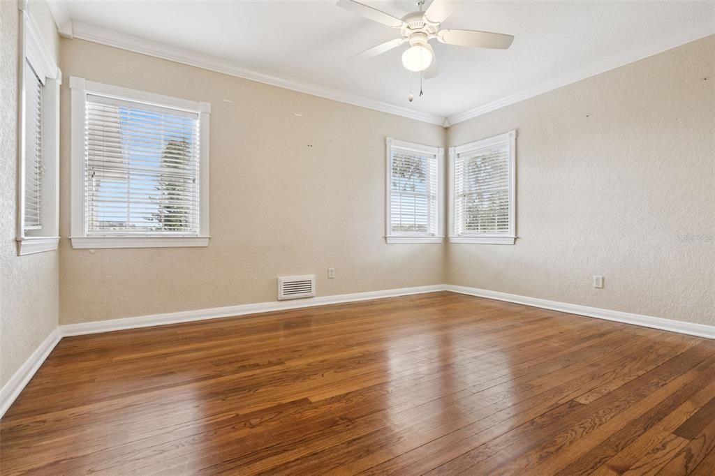 合同活跃: $475,000 (3 贝兹, 2 浴室, 2250 平方英尺)