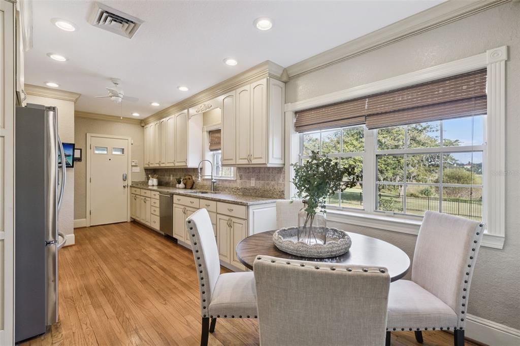 合同活跃: $475,000 (3 贝兹, 2 浴室, 2250 平方英尺)