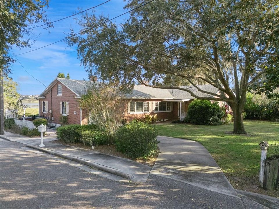 合同活跃: $475,000 (3 贝兹, 2 浴室, 2250 平方英尺)