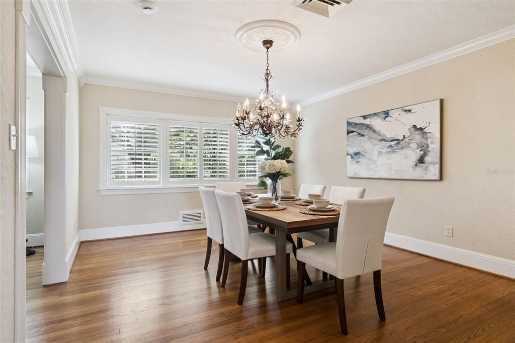 合同活跃: $475,000 (3 贝兹, 2 浴室, 2250 平方英尺)