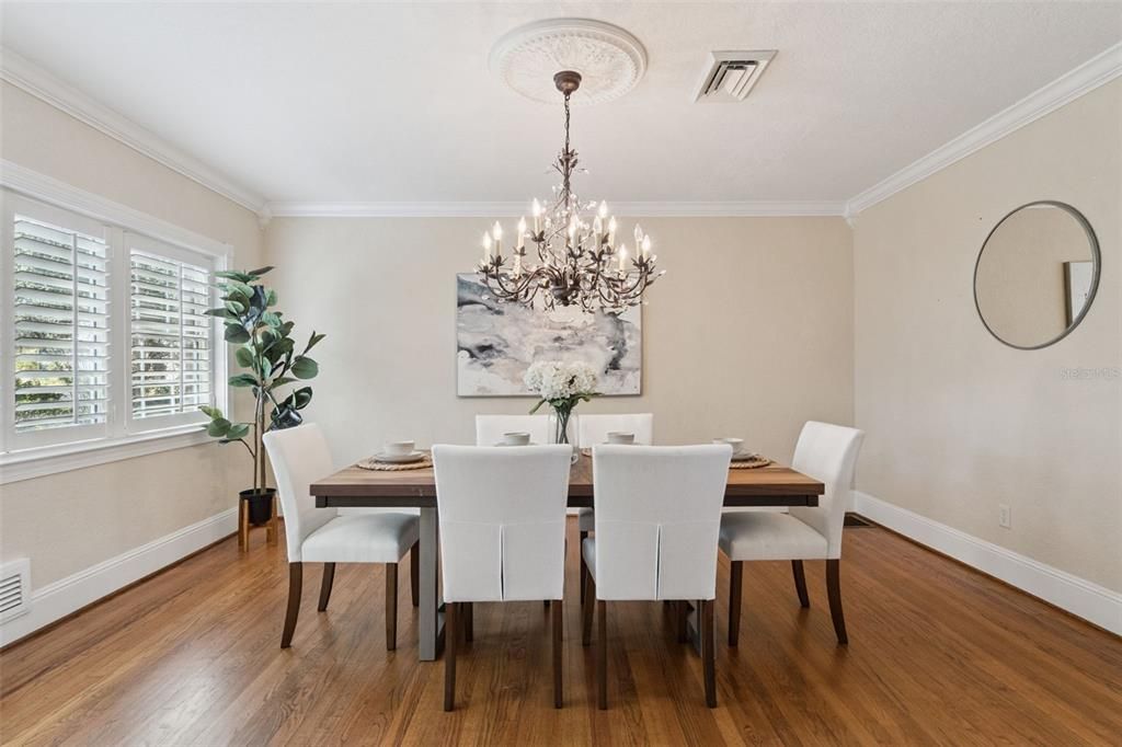 合同活跃: $475,000 (3 贝兹, 2 浴室, 2250 平方英尺)