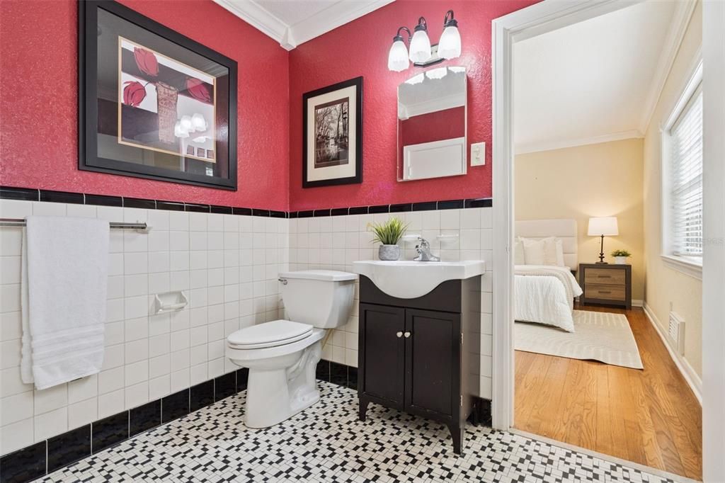 合同活跃: $475,000 (3 贝兹, 2 浴室, 2250 平方英尺)