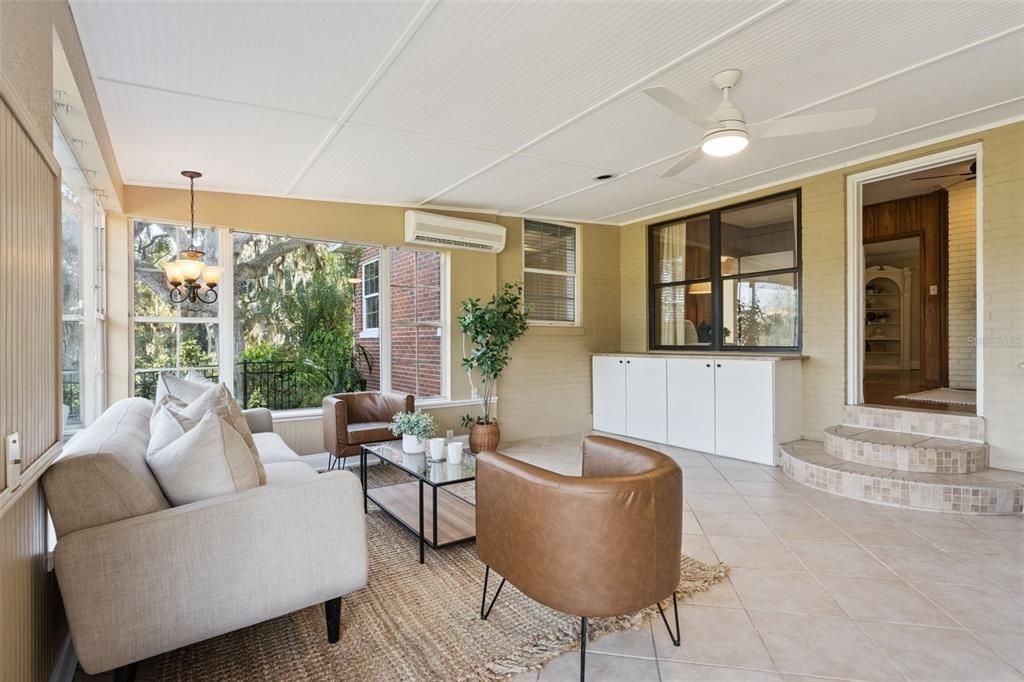 合同活跃: $475,000 (3 贝兹, 2 浴室, 2250 平方英尺)