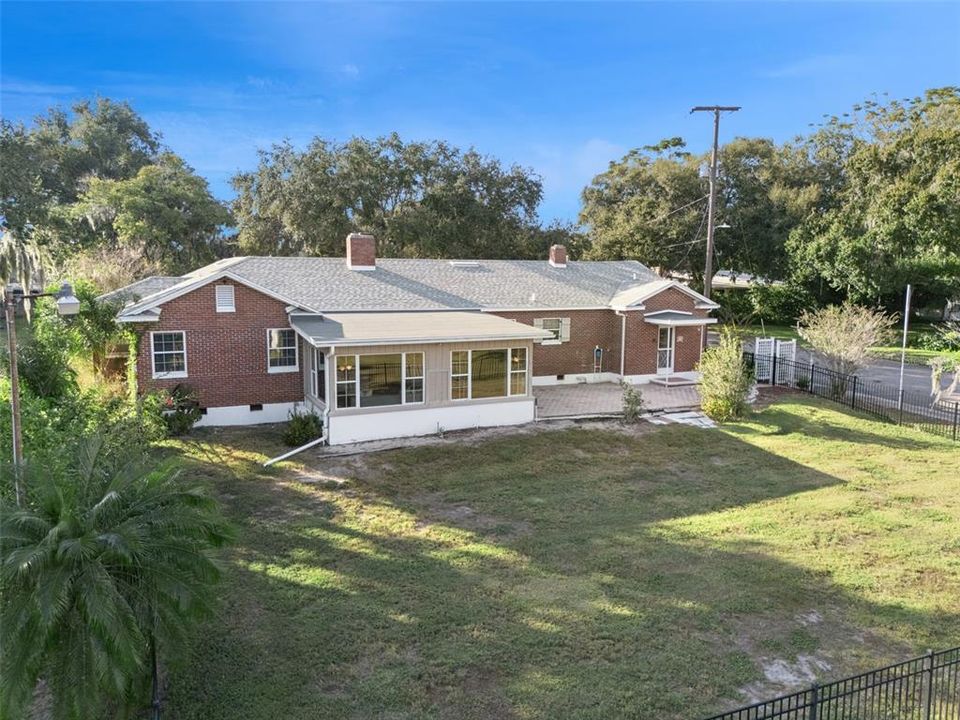 合同活跃: $475,000 (3 贝兹, 2 浴室, 2250 平方英尺)