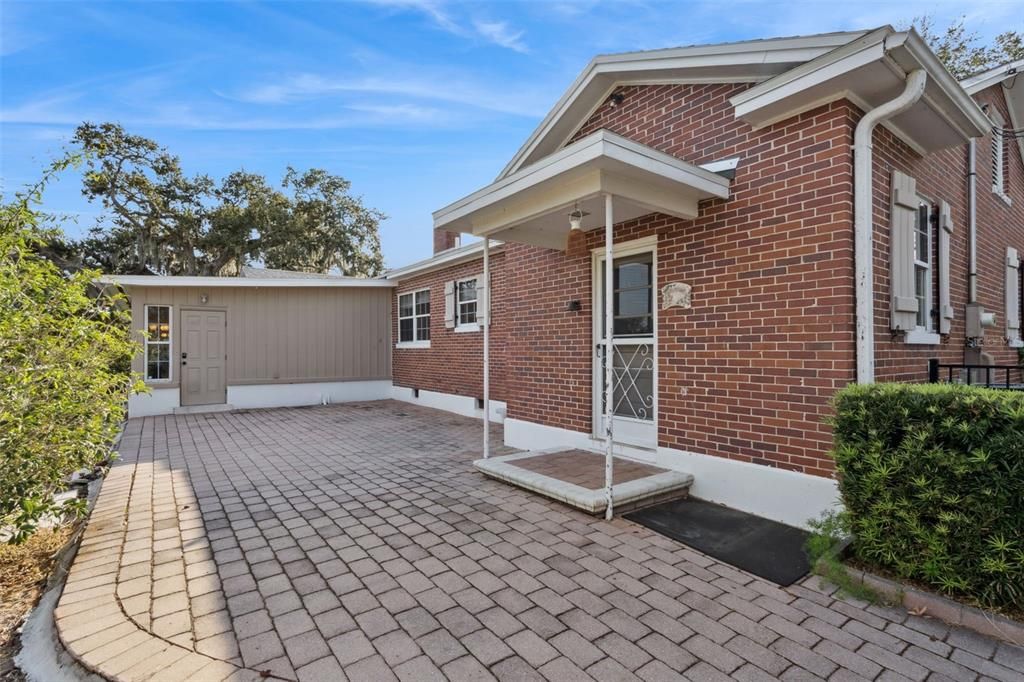 合同活跃: $475,000 (3 贝兹, 2 浴室, 2250 平方英尺)