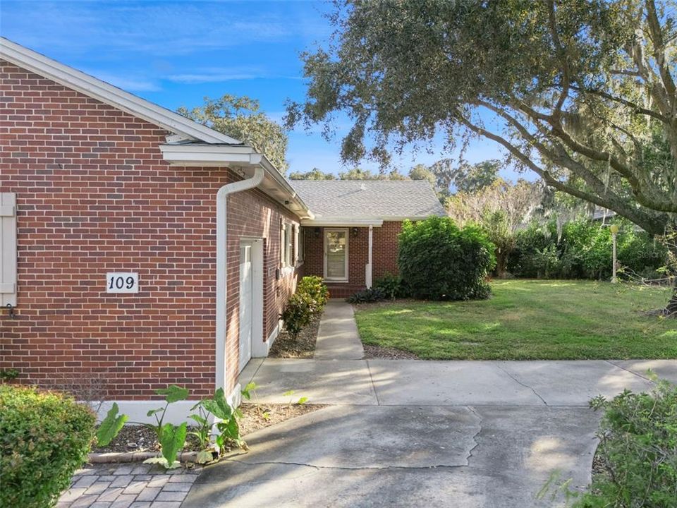 合同活跃: $475,000 (3 贝兹, 2 浴室, 2250 平方英尺)