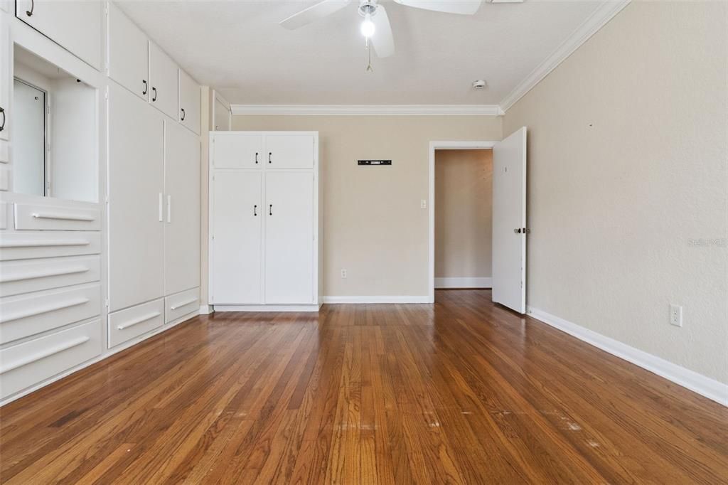 合同活跃: $475,000 (3 贝兹, 2 浴室, 2250 平方英尺)