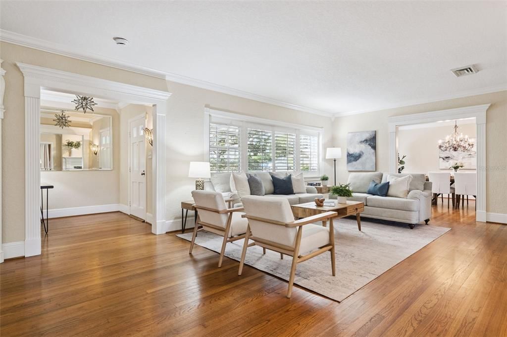 合同活跃: $475,000 (3 贝兹, 2 浴室, 2250 平方英尺)