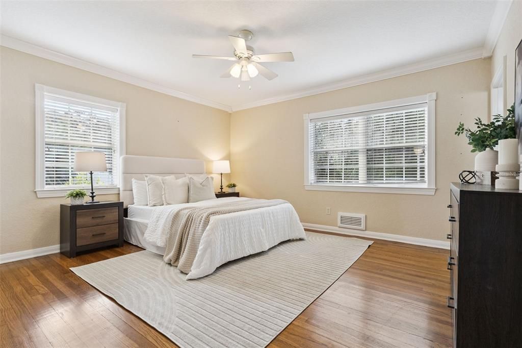 合同活跃: $475,000 (3 贝兹, 2 浴室, 2250 平方英尺)