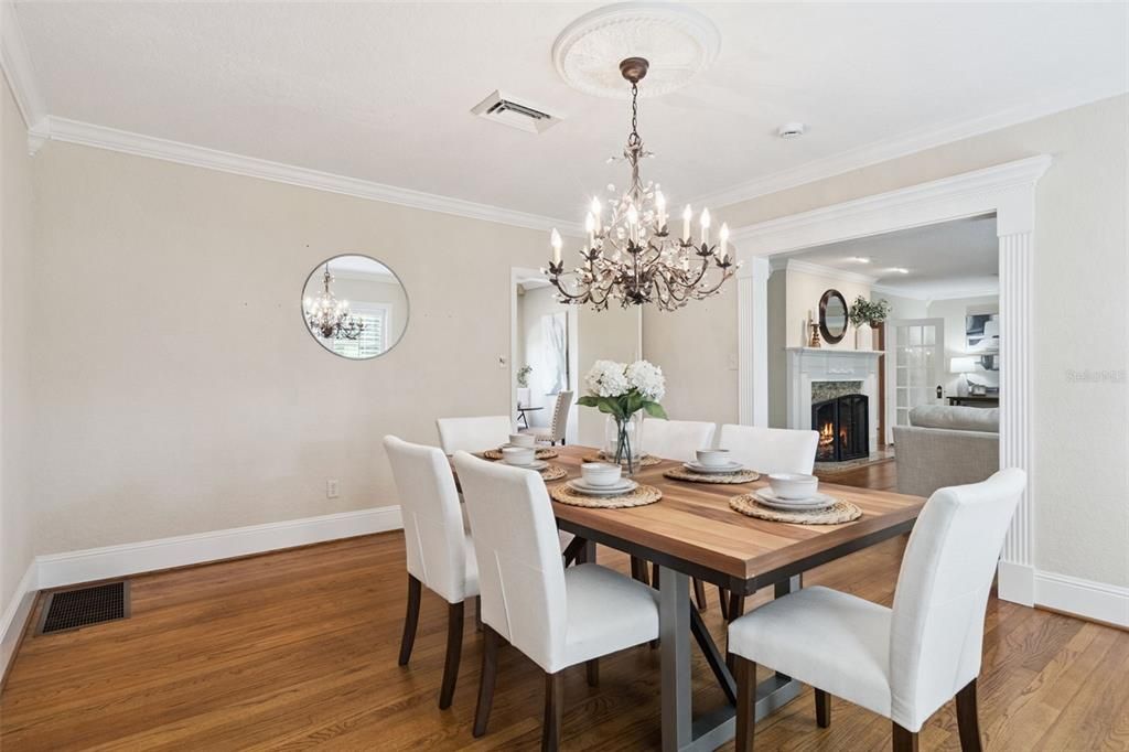 合同活跃: $475,000 (3 贝兹, 2 浴室, 2250 平方英尺)