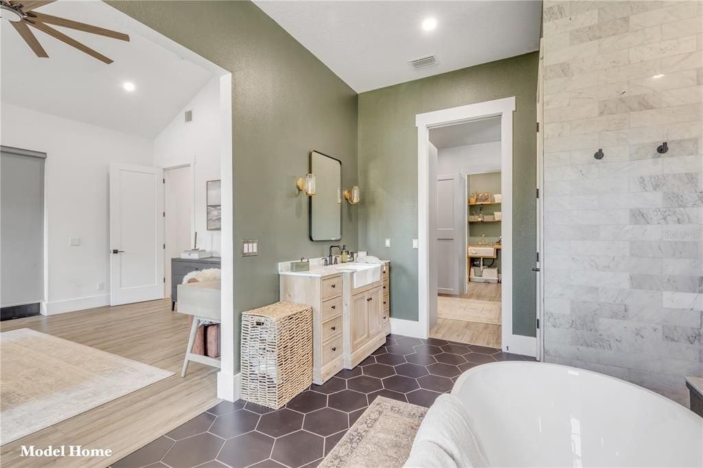 En Venta: $1,200,000 (4 camas, 3 baños, 3333 Pies cuadrados)