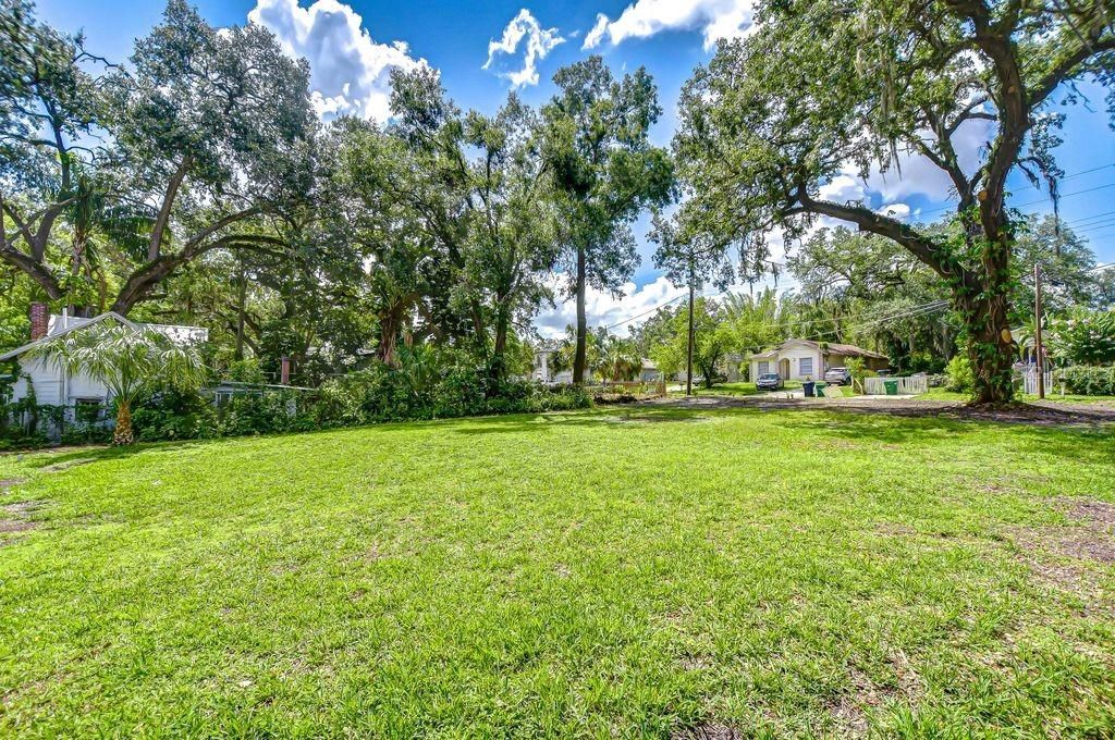 На продажу: $950,000 (0.43 acres)