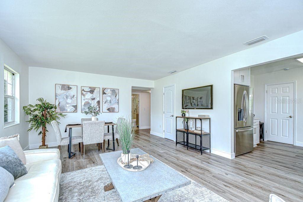 На продажу: $950,000 (0.43 acres)