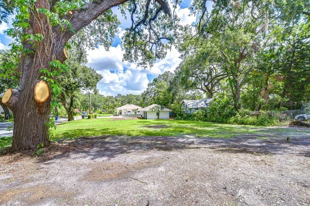 На продажу: $950,000 (0.43 acres)