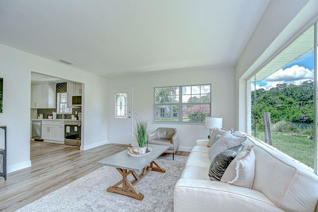 На продажу: $950,000 (0.43 acres)