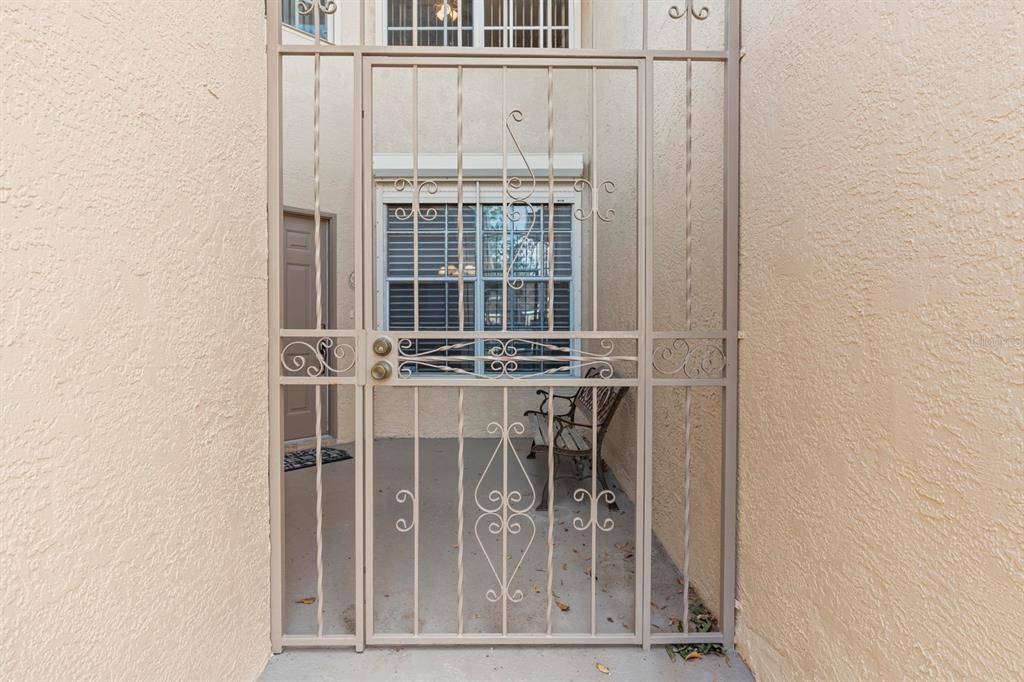 For Sale: $319,900 (3 beds, 3 baths, 2083 Square Feet)