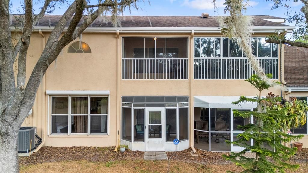 For Sale: $319,900 (3 beds, 3 baths, 2083 Square Feet)