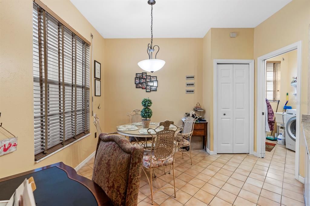 For Sale: $319,900 (3 beds, 3 baths, 2083 Square Feet)