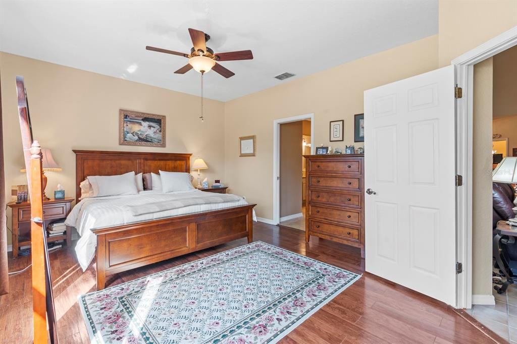 For Sale: $319,900 (3 beds, 3 baths, 2083 Square Feet)