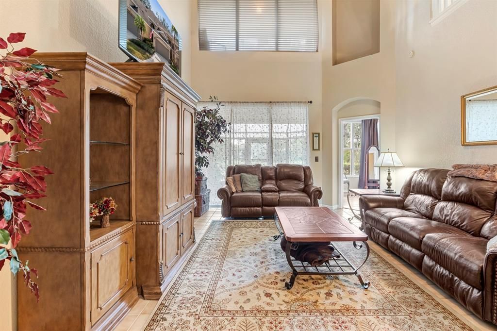 For Sale: $319,900 (3 beds, 3 baths, 2083 Square Feet)