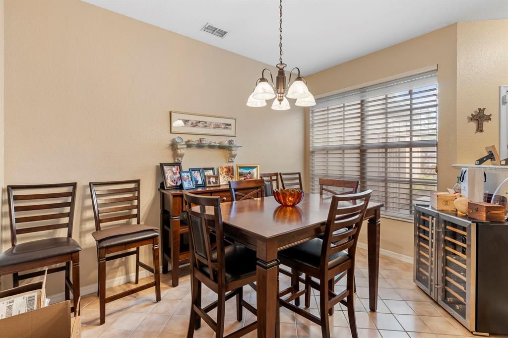 For Sale: $319,900 (3 beds, 3 baths, 2083 Square Feet)