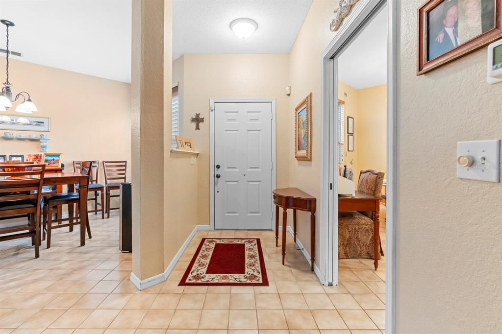 For Sale: $319,900 (3 beds, 3 baths, 2083 Square Feet)